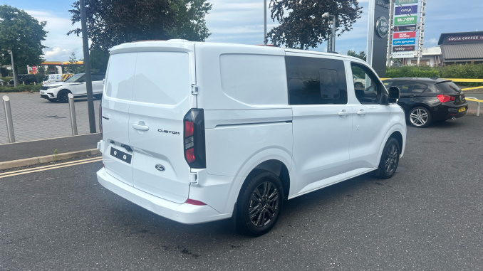 Ford Transit Custom 320 L1 Diesel Fwd 2.0 EcoBlue 136ps H1 Double Cab Van Limited - Image 10